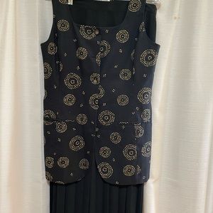 Jones New York Top size 10 paired with a pleated black long skirt size 12